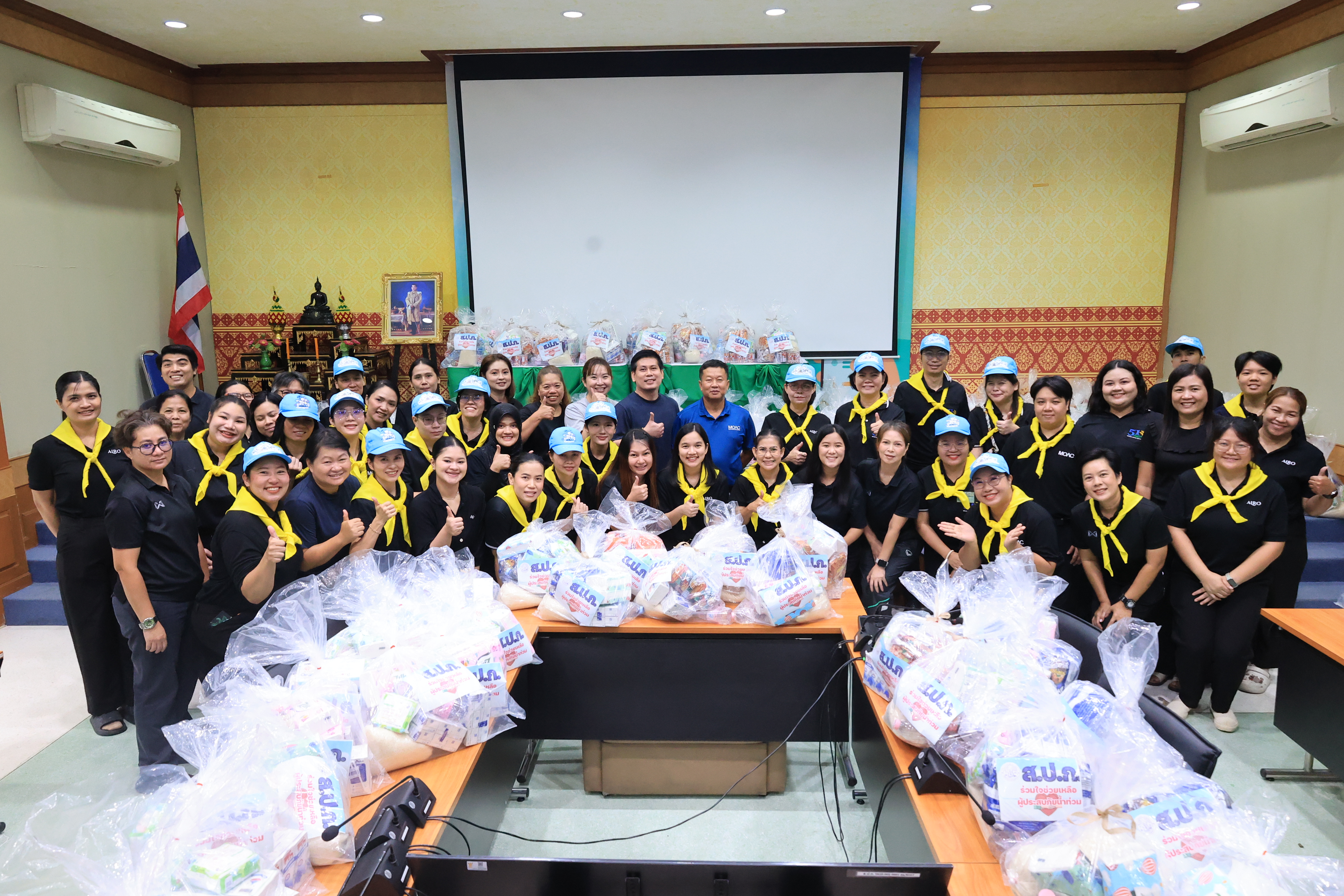 title - ส.ป.ก. ระดมจิตอาสาเตรียมถุงยังชีพ ส่งต่อความห่วงใยจาก รมช.เกษตรฯ ถึงมือผู้ประสบอุทกภัย